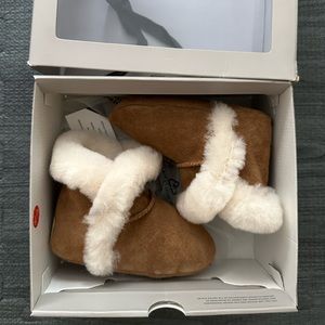 NIB UGG baby toddler boots Lassen Genuine Shearling Crib Shoe